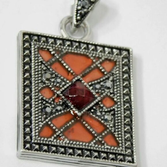Beautiful Lia Sophia "LATTICE" Pendant/Slide, Cut Crystals, NWOT - Picture 6 of 8